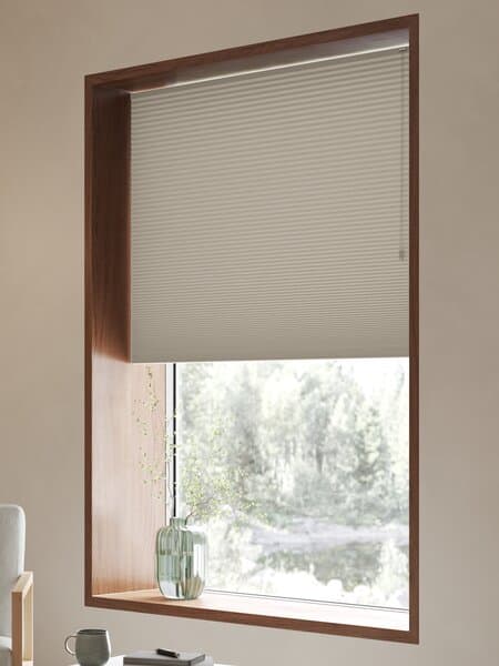Plisségardin lystett LOSNA 130x130cm lys grå