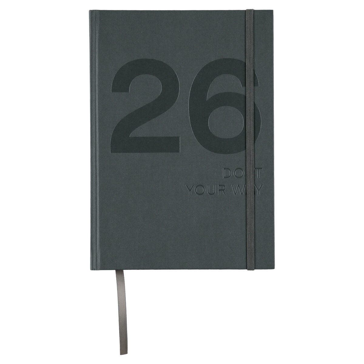 Ukekalender 2026 A5, grå