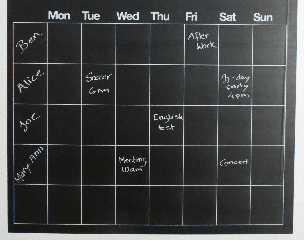 Selvheftende krittavle med ukeplan