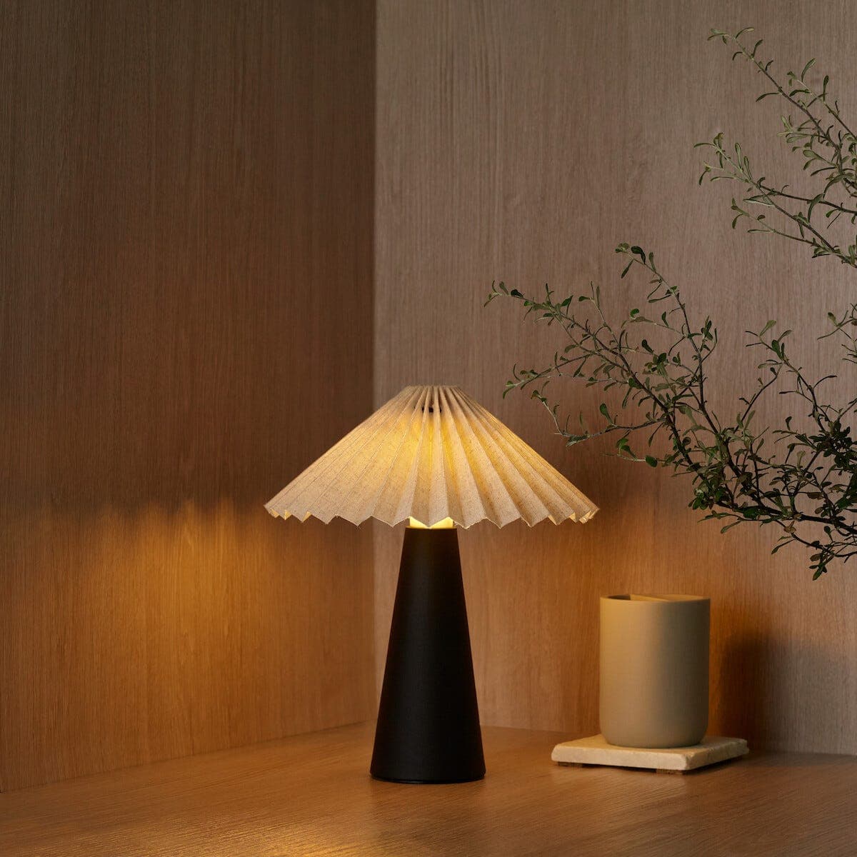 Dimbar bordlampe, bærbar og oppladbar