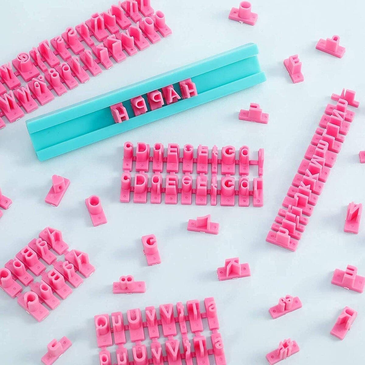 Bokstavpresse for leire