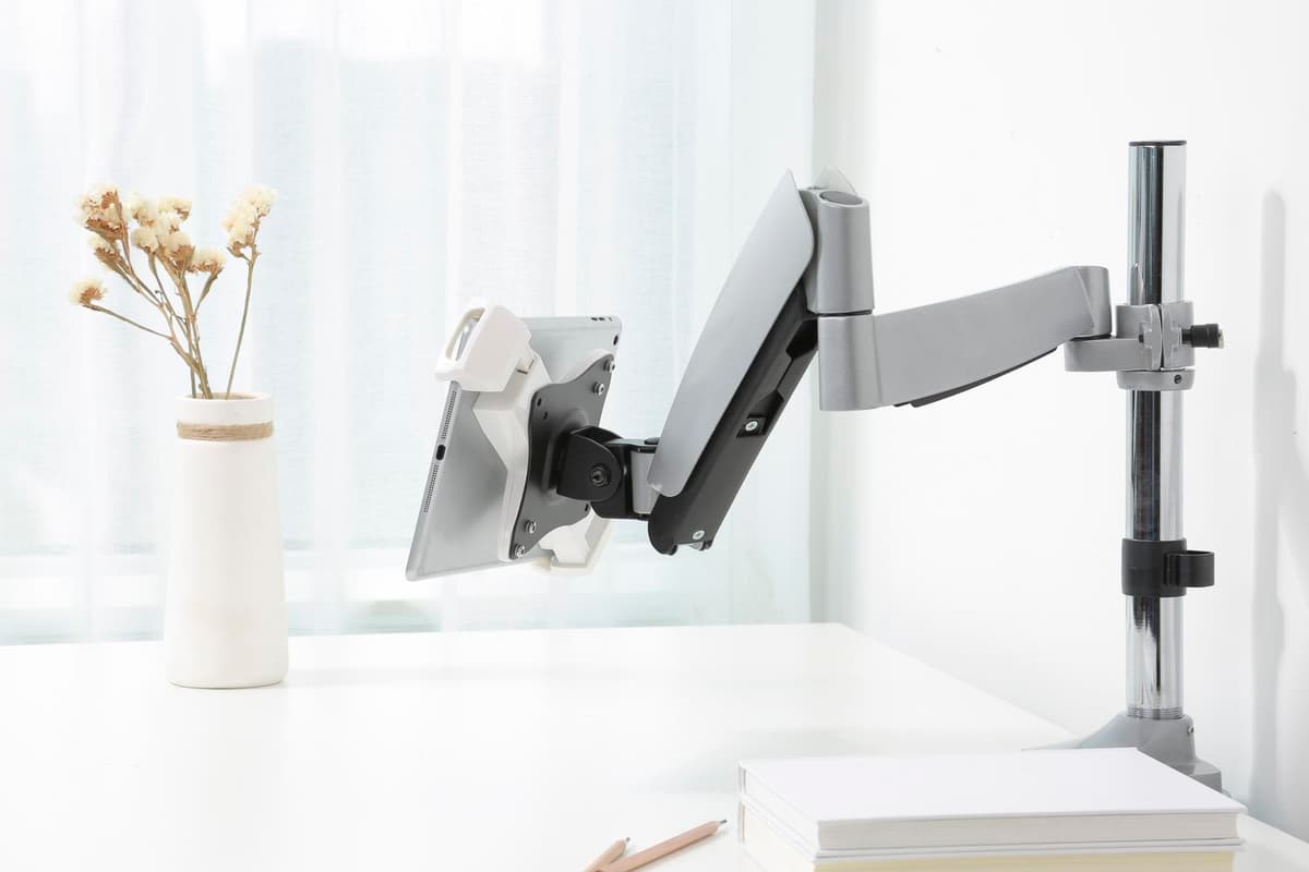 DELTACO - OFFICE Tablet VESA Adapter Clamp, 7,9"-12,5"