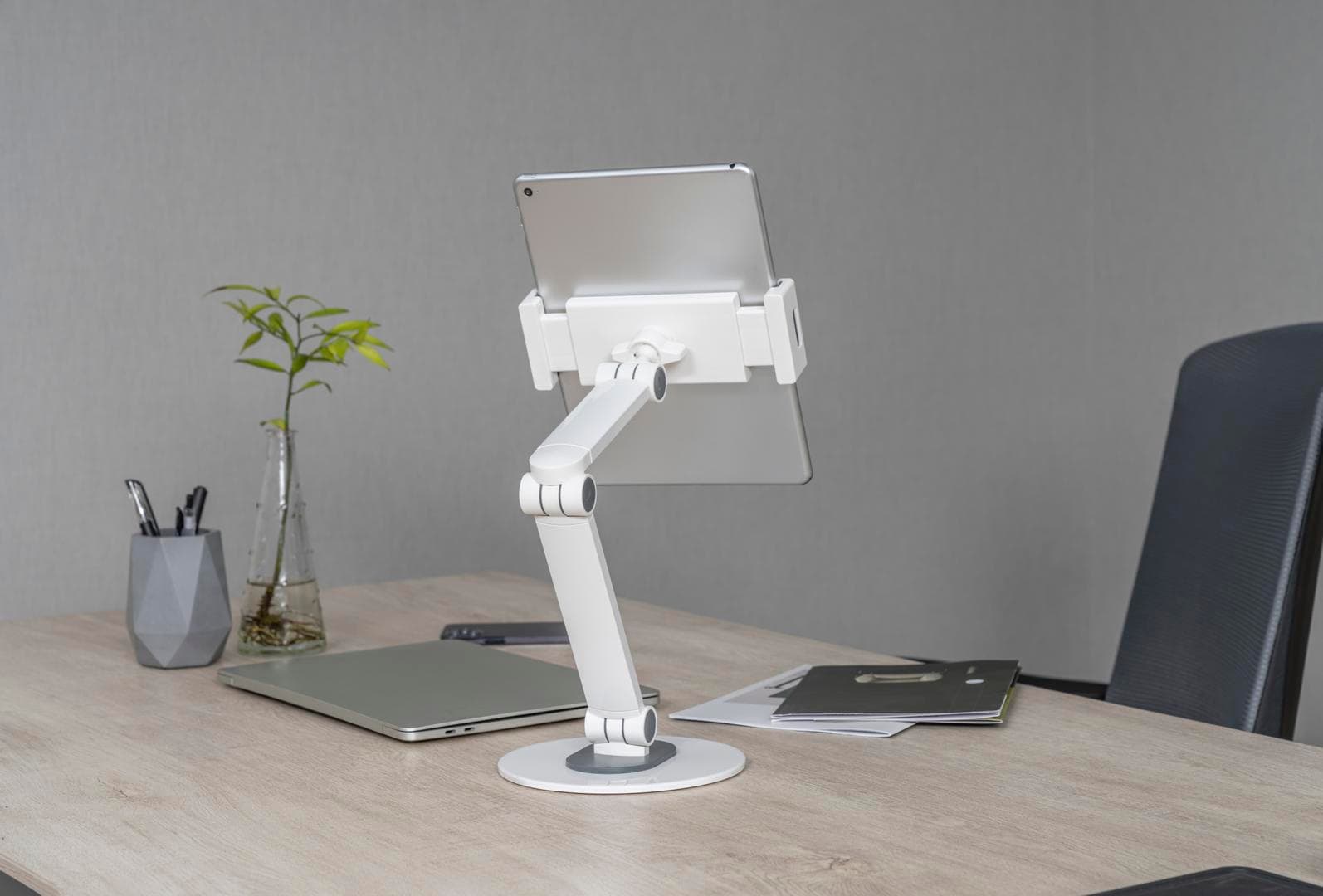 DELTACO - OFFICE Universal Tablet Tabletop Stand 4,7" - 12,9"