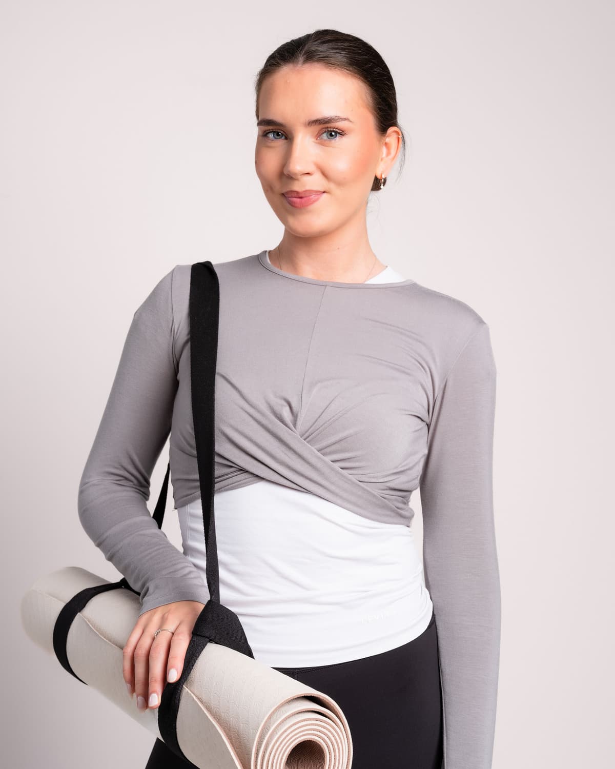 LEVITY Studio Twist Long Sleeve Grey Dove