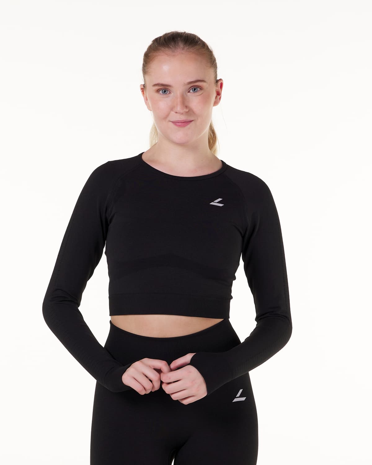 LEVITY Solar Seamless Cropped LS Black