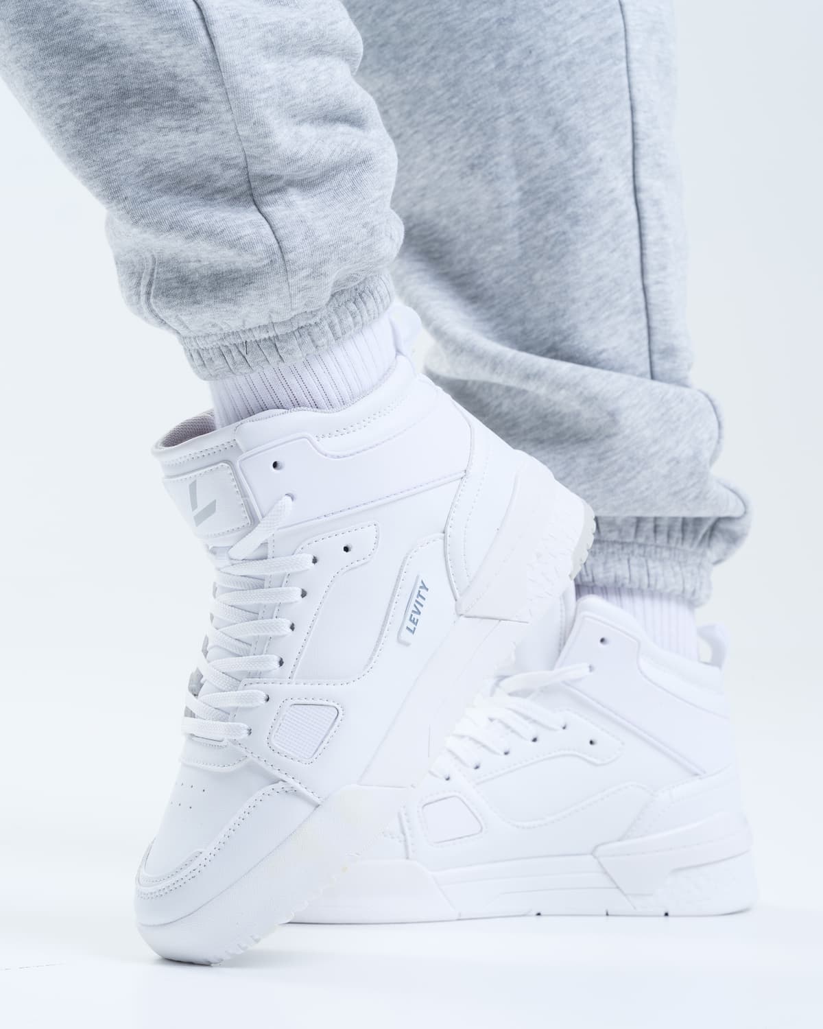 LEVITY Sky White