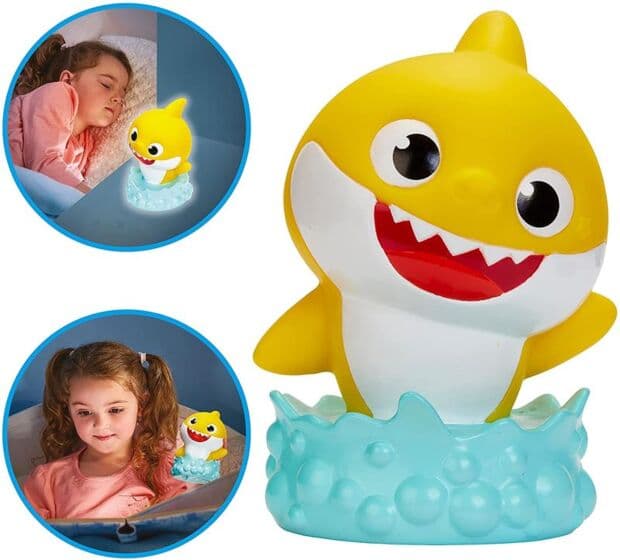 Baby Shark GoGlow 2-i-1 Baby Shark nattbordslampe og lommelykt - slår seg automatisk av etter 10 minutter