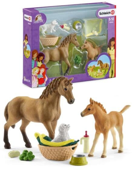 Schleich Horse Club Sarahs dyrebabypleie - figursett med hester, valp og tilbehør