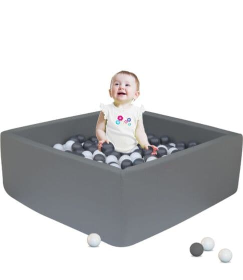 Ballbasseng med 200 lekeballer