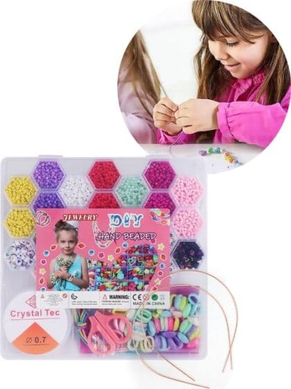 Smykkesett med ulike smykkeperler og smykketilbehør