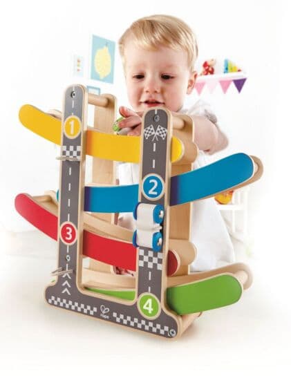 Hape Fast Flip Racetrack bilbane i tre med 3 biler - fra 18 mnd.