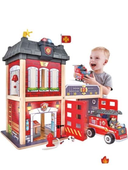 Hape brannstasjon i tre med stigebil og helikopter - 48 cm