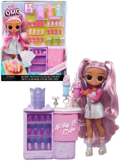 LOL Surprise OMG Neglesalong sett med Kitty K dukke