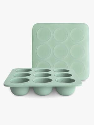 Mushie Fryseform til Babymat, Cambridge Blue